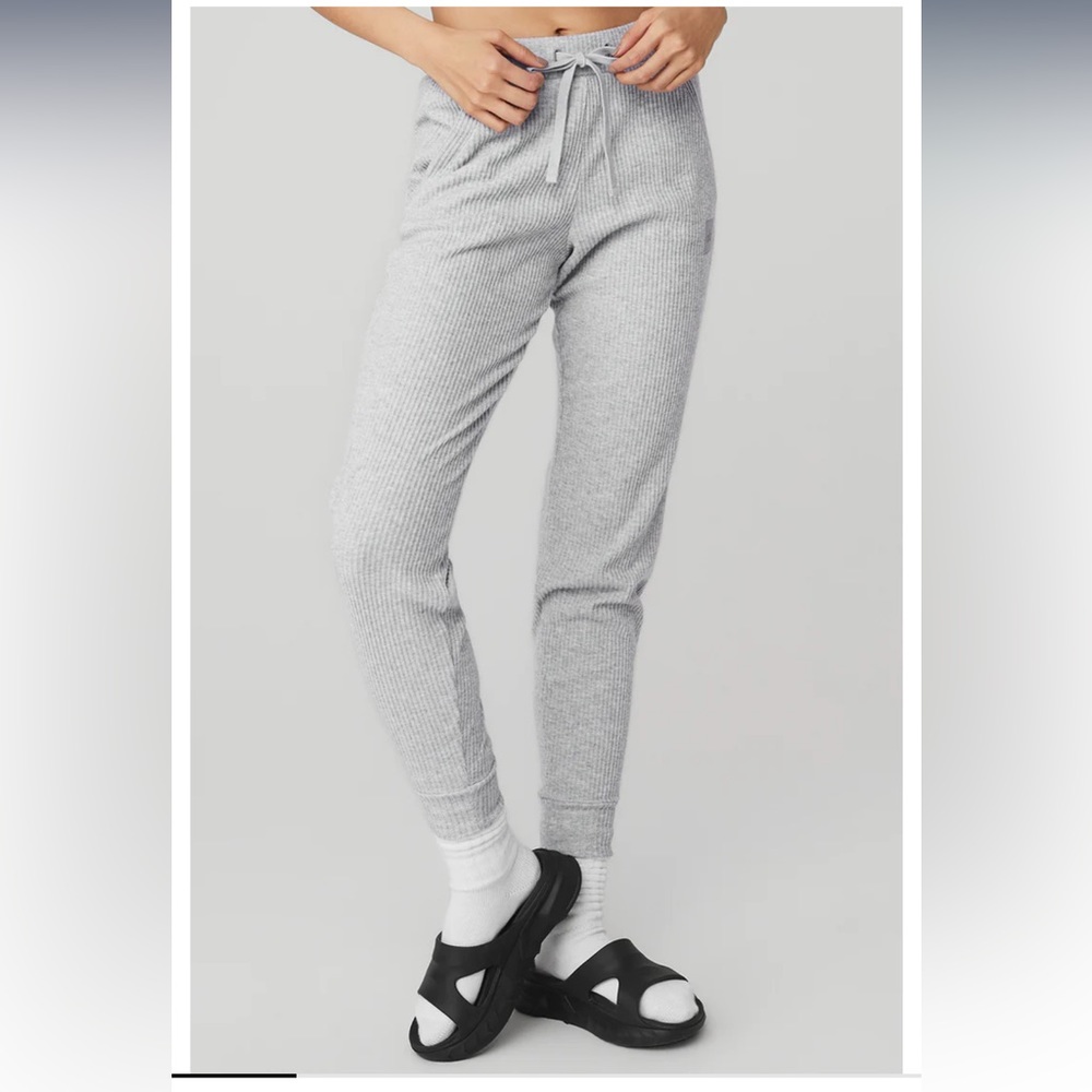 Alo Yoga Heather Grey Muse Sweatpant